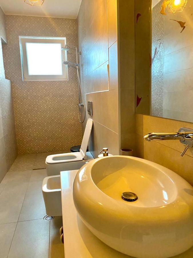 Cozy Lake Front Flat Bequeme Wohnung An Der See Pogradec Exteriör bild