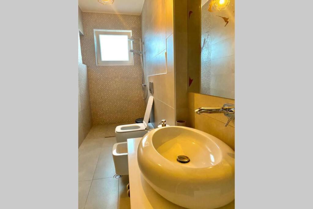 Cozy Lake Front Flat Bequeme Wohnung An Der See Pogradec Exteriör bild